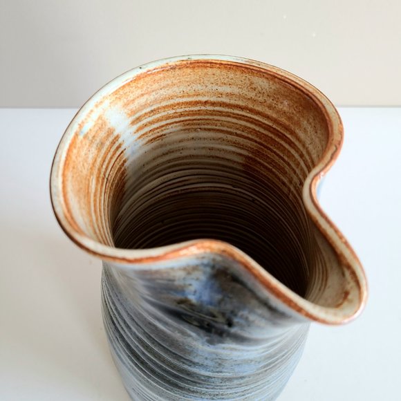 Llangollen Wales blue ceramic pitcher/vase. - Picture 5 of 7